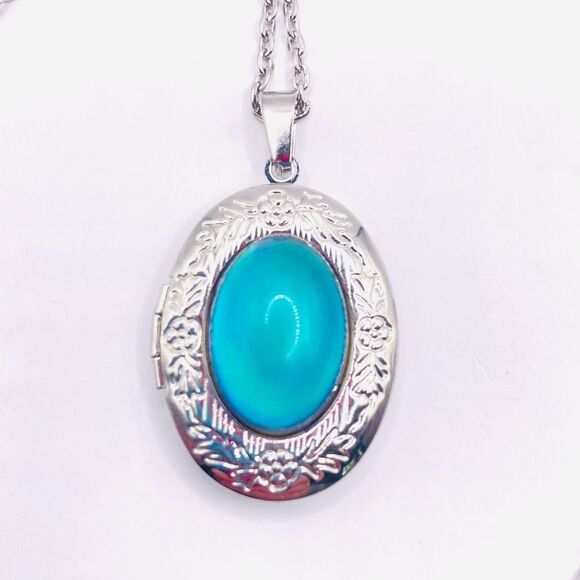 Silver color changing mood locket pendant necklace - Picture 3 of 5